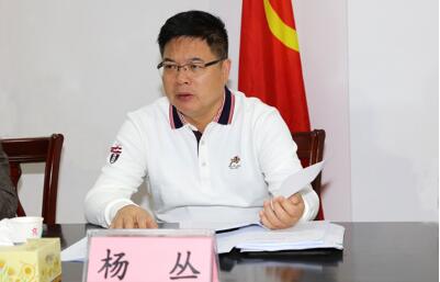 楊叢簡歷：廣西自治區(qū)政協(xié)經(jīng)濟(jì)委員會副主任楊叢，曾任廣西政府發(fā)展中心主任，欽州市委副書記