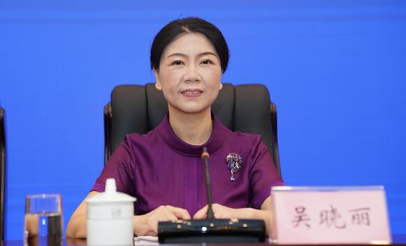 吳曉麗簡歷：來賓市政協(xié)主席吳曉麗，曾任廣西廣播電視局副局長、婦聯(lián)副主席，來賓市委副書記