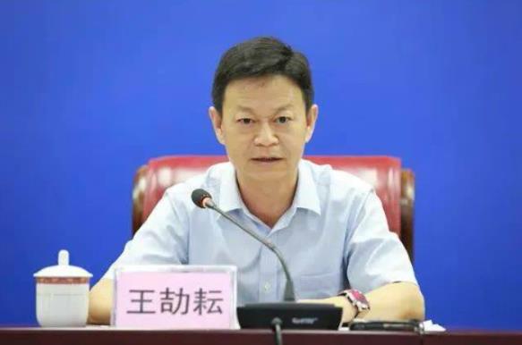 王劼耘簡歷：平陸運河集團董事長王劼耘，曾任廣西交通廳副廳長，廣西交通投資集團副董事長、總經(jīng)理