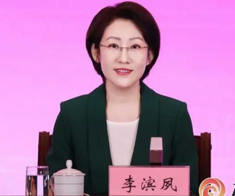 李濱夙簡歷：廣西自治區(qū)黨委宣傳部部務委員李濱夙，曾任廣西黨委宣傳部宣傳教育處處長